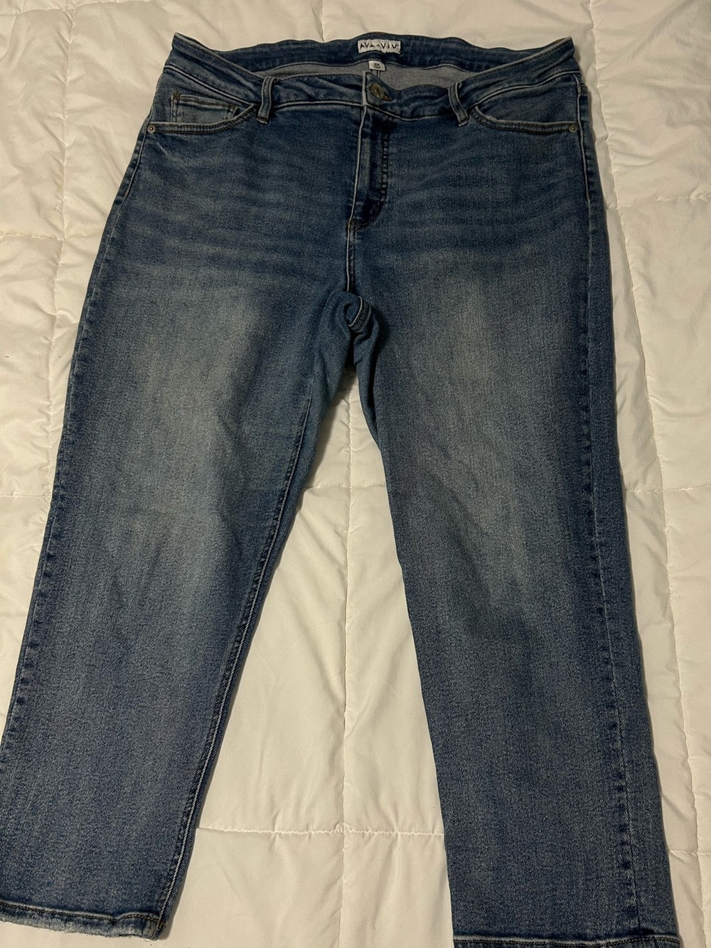Ava & Viv Women’s Medium Wash Straight Leg Jeans